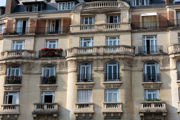 Facade of  house at the Pantheon Square in Paris, France — Stock Photo, Image