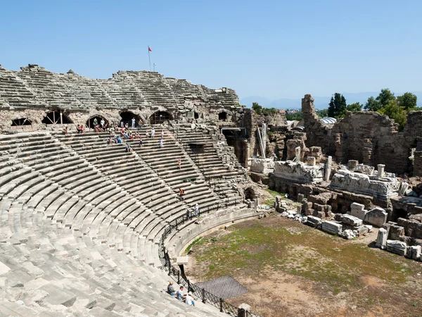 As ruínas do antigo anfiteatro romano em Side. Turquia — Fotografia de Stock