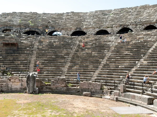 Les ruines de l'ancien amphithéâtre romain de Side. Turquie — Photo