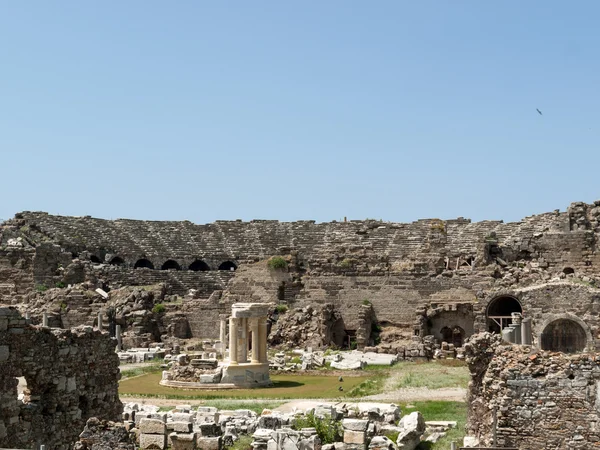 The ruins of  ancient Roman amphitheatre in Side. Turkey — Stock Photo, Image