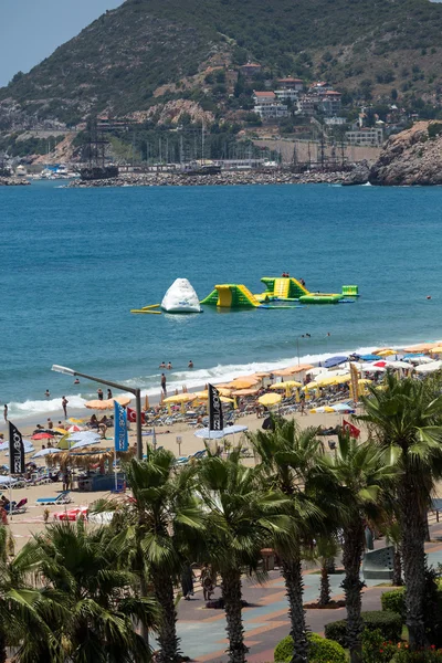 Alanya - la spiaggia di Cleopatra. Alanya è una delle località balneari più popolari in Turchia — Foto Stock