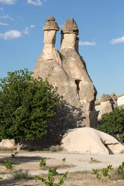 Rotsformaties in goreme nationaal park. Cappadocië, Turkije — Stockfoto