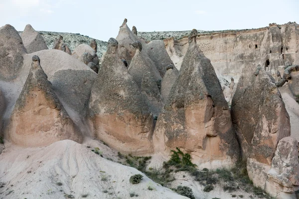 Rotsformaties in goreme nationaal park. Cappadocië, Turkije — Stockfoto