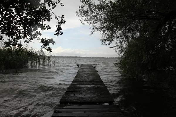 Old wooden pier at the lake — Stock Photo, Image