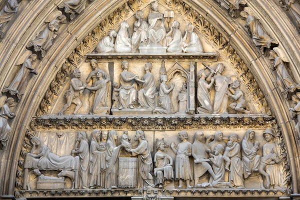 Paris, Catedral de Notre Dame. O portal transepto norte e o tímpano — Fotografia de Stock