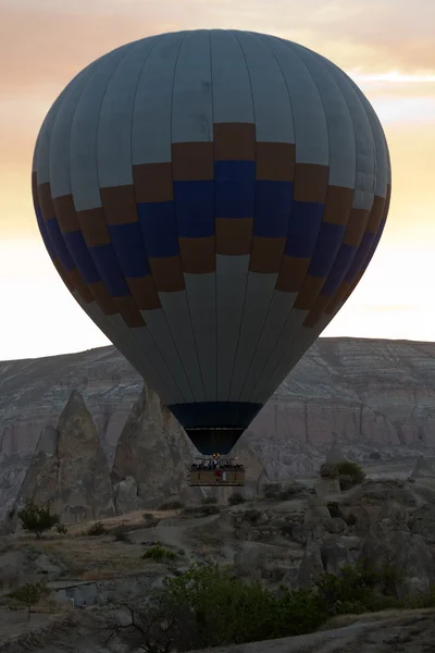 La plus grande attraction touristique de la Cappadoce, le vol avec le ballon au lever du soleil — Photo