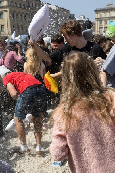 International pillow fight — Stock Photo, Image