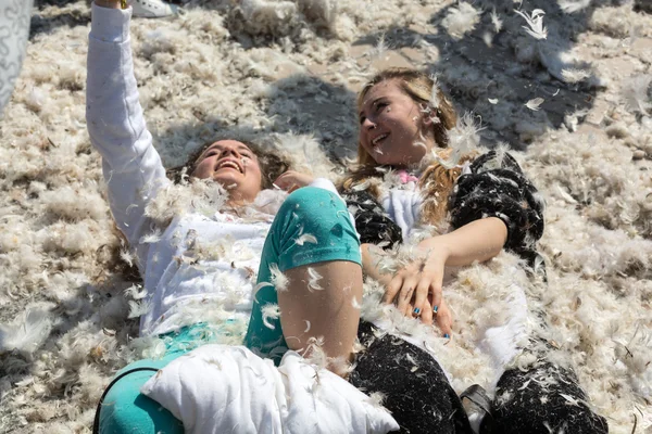 International pillow fight — Stock Photo, Image