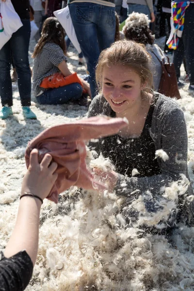 International pillow fight — Stock Photo, Image