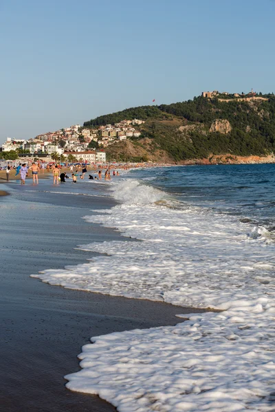 Alanya - plaża Kleopatry. Alanya jest jednym z najbardziej popularnych nadmorskich kurortów w Turcji — Zdjęcie stockowe