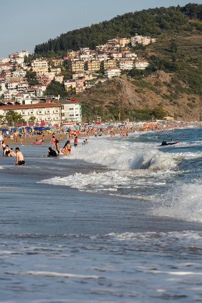 Alanya - plaża Kleopatry. Alanya jest jednym z najbardziej popularnych nadmorskich kurortów w Turcji — Zdjęcie stockowe