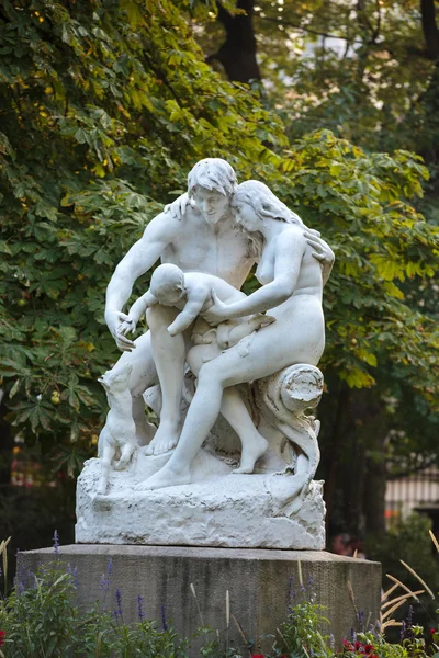 Statue im luxemburgischen Garten des luxemburgischen Palastes, Paris, Frankreich — Stockfoto