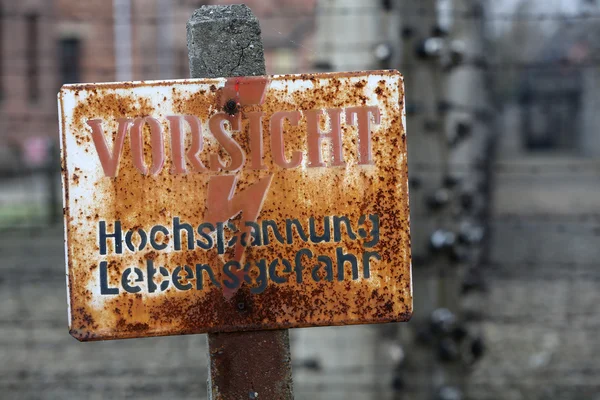 Electric fence in former Nazi concentration camp Auschwitz I, Poland — Stock Photo, Image