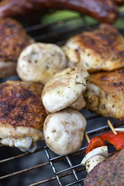 Barbecue with delicious grilled meat on grill — Stock Photo, Image