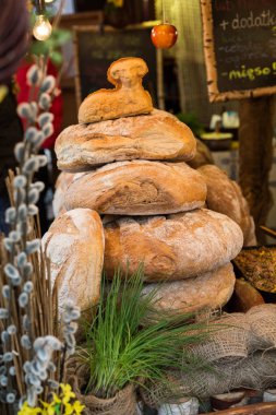 Rustik ekmek geleneksel kavrulmuş somun.