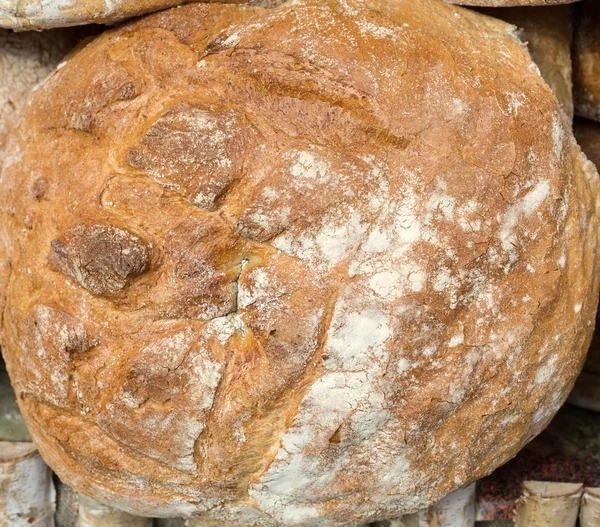Prosty chleb pieczony tradycyjnie. — Zdjęcie stockowe