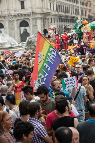 In Rom findet ein beliebtes Pride-Fest statt - in Rom Gay Pride — Stockfoto