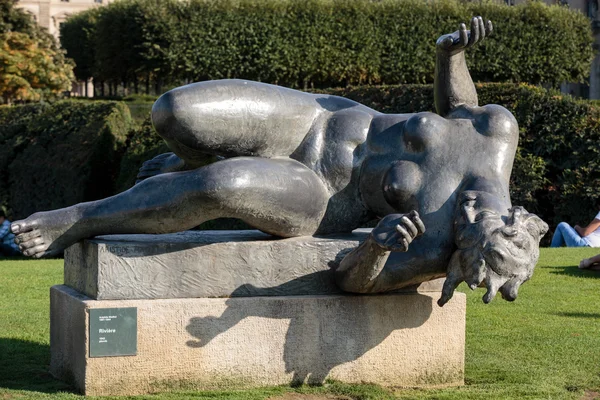 Paris - Escultura de bronze O Rio por Aristide Maillol no jardim das Tulherias — Fotografia de Stock