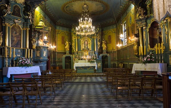 Inredningen i den antika träkyrkan i Podstolice nära Cracow. Polen — Stockfoto