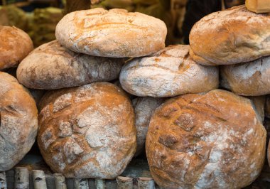 Rustik ekmek geleneksel kavrulmuş somun.