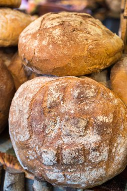 Rustik ekmek geleneksel kavrulmuş somun.