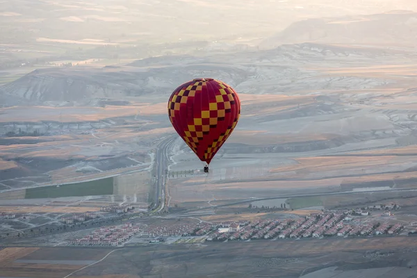 Cappadocia, Turchia.La più grande attrazione turistica della Cappadocia, il volo con il palloncino — Foto Stock