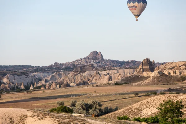 Καππαδοκία, Τουρκία.τα μεγαλύτερο τουριστικό αξιοθέατο της Καππαδοκίας, η πτήση με το αερόστατο — Φωτογραφία Αρχείου