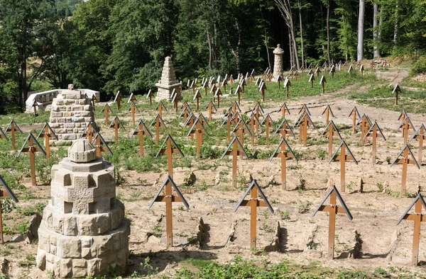 Der alte Soldatenfriedhof aus dem Ersten Weltkrieg in luzna pustki - Schlacht der Gorlice - Polen — Stockfoto