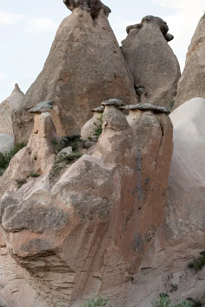 Rotsformaties in goreme nationaal park. Cappadocië, Turkije — Stockfoto