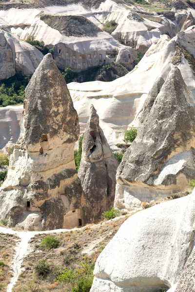 Vale do amor no parque nacional de Goreme. Capadócia, Turquia — Fotografia de Stock