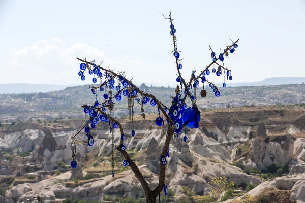 Evil eye in tree behind Love valley in Goreme national park. Cappadocia, Turkey — Stock Photo, Image