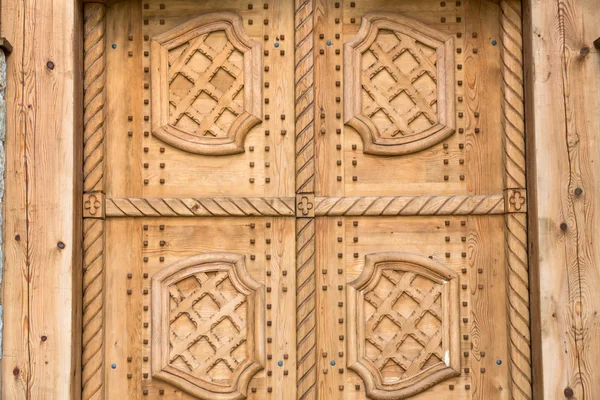 Puerta de madera vieja. Vista frontal — Foto de Stock
