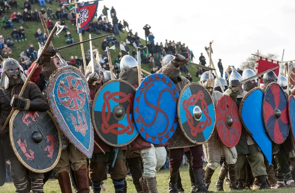 Participantes no identificados de Rekawka - tradición polaca, celebrada en Cracovia el martes después de Pascua . —  Fotos de Stock