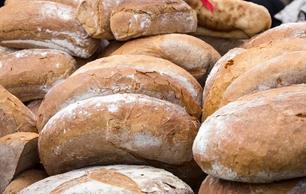 Świeżo upieczony chleb tradycyjny z bliska — Zdjęcie stockowe