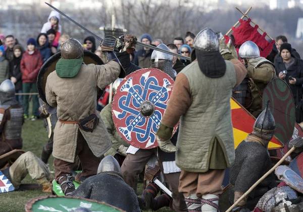 Participants non identifiés de Rekawka - tradition polonaise, célébrée à Cracovie le mardi après Pâques — Photo