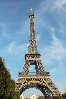Eyfel Kulesi - Paris'in en ünlü sembolü