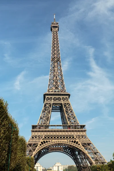 Эйфелева башня - самый известный символ Парижа — стоковое фото