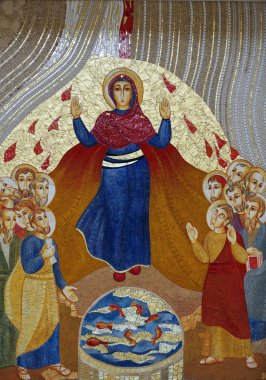 Krakov, lagiewniki - Merkezi Papa John paul II. İncil sahneleri ile kilise duvarındaki Mozaik