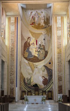 Krakov, lagiewniki - Merkezi Papa John paul II. İncil sahneleri ile kilise duvarındaki Mozaik
