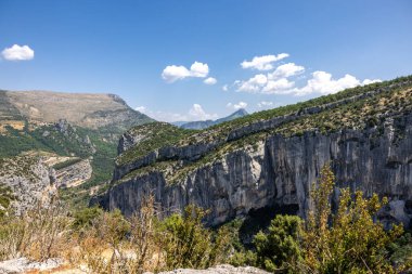 Fransa 'nın güneydoğusundaki Alpes-de-Haute-Provence bölgesinde yer alan Verdon Nehri tarafından oluşturulan derin ve dik bir kanyon.