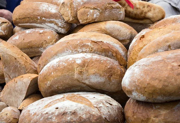 Świeżo upieczony chleb tradycyjny z bliska — Zdjęcie stockowe