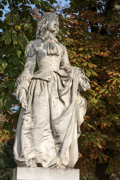 Socha v Lucemburské zahradě Lucemburském paláci, Paříž, Francie — Stock fotografie