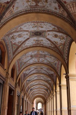 Bologna, İtalya - 9 Mayıs 2024: Bolonya 'nın kültürel ve mimari mirasının simgeleri ve şehir simgesi