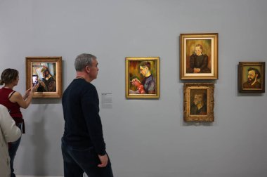 Paris, Fransa - 19 Mart 2025: The Center Pompidou 'da Suzanne Valadon' un monografik sergisi (1865-1938), cesur ve ikonik bir sanatçı ve neslinin en önemli örneklerinden biri..
