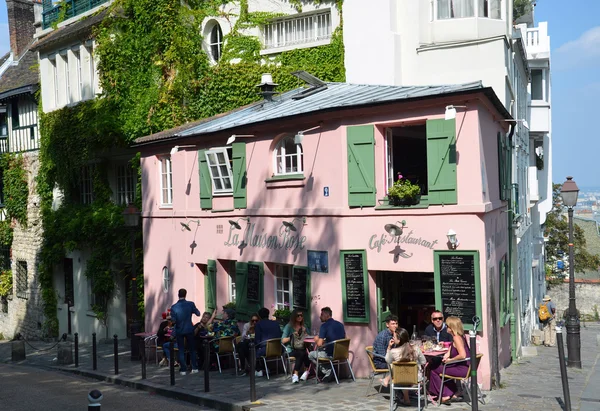 Paris - La Maison Rose, en berömda café restaurent Montmartre — Stockfoto