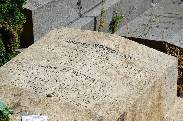 Αμεντέο Μοντιλιάνι και Jeanne Hebuterne τάφος στο νεκροταφείο Pere Lachaise, Παρίσι, Γαλλία — Φωτογραφία Αρχείου