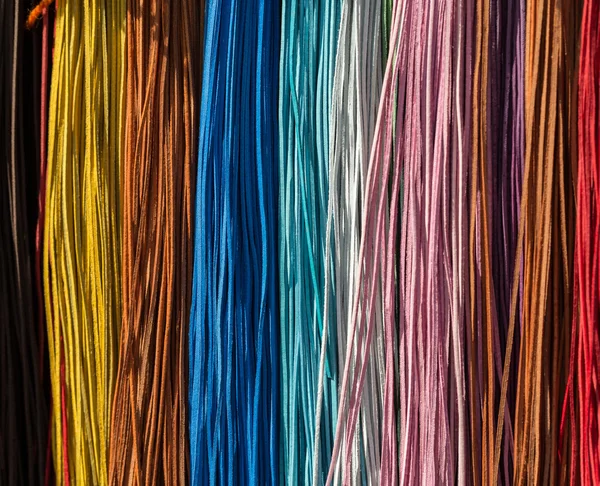 Kleurrijke lederen strepen - abstracte achtergrond — Stockfoto
