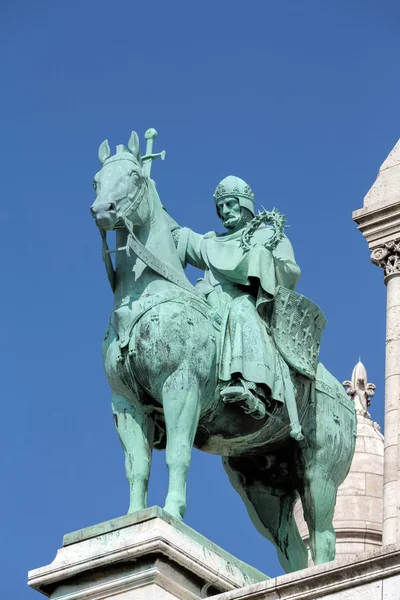 Parijs - Paardensport standbeeld van Saint Louis op basiliek Sacré Coeur — Stockfoto
