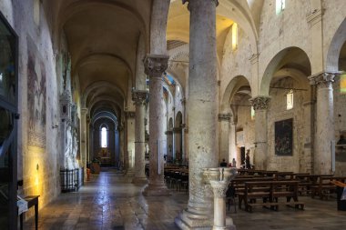 Sahip Marittima, İtalya - 11 Eylül 2022: Sahip Marittima 'daki Saint Cerbonius katedralinin içi. İtalya