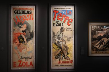 Paris, Fransa - 20 Mart 2025: The Muse d 'Orsay' deki sergi - Sanat Sokakta. XIX yüzyılının Paris 'indeki resimli posterin yükselişine adanmış yaklaşık 230 eser koleksiyonu..